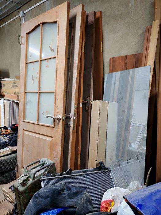 Продам двери межкомнатные, окна пластиковые