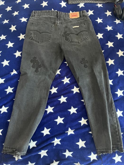 Vand blugi stiti voi de care sunt