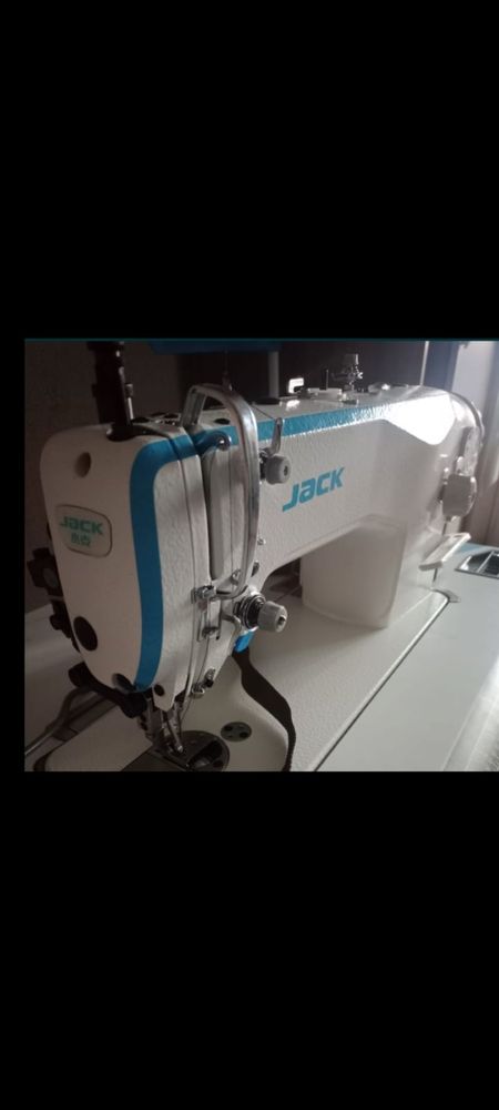 Продам швейную промышленную машинку jack h2