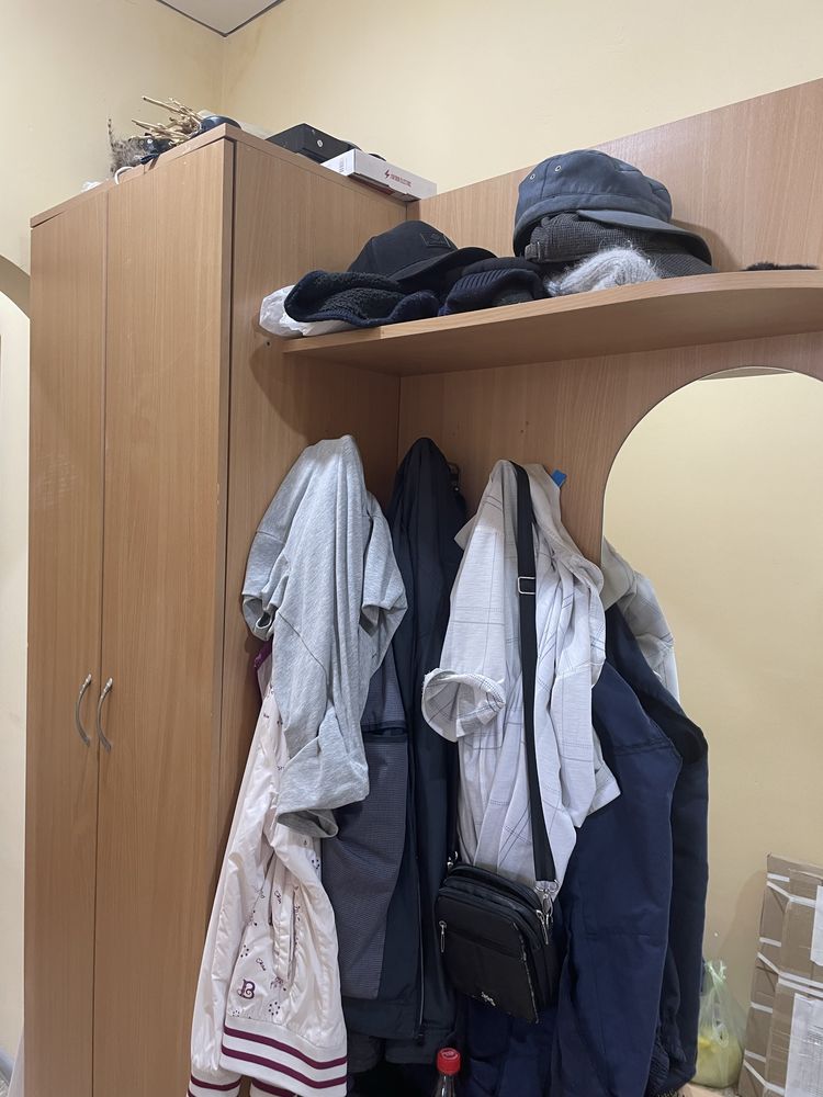 Продам прихожею срочно