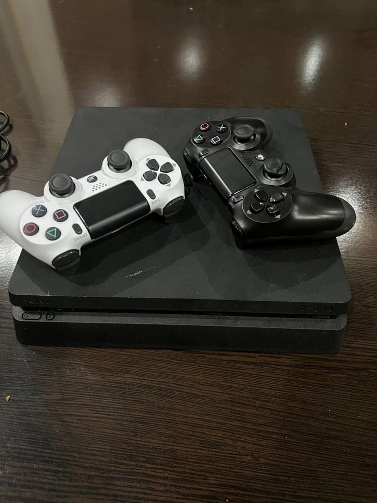 Sony PlayStation 4 Slim 1 tb, 2 ta pult bilan