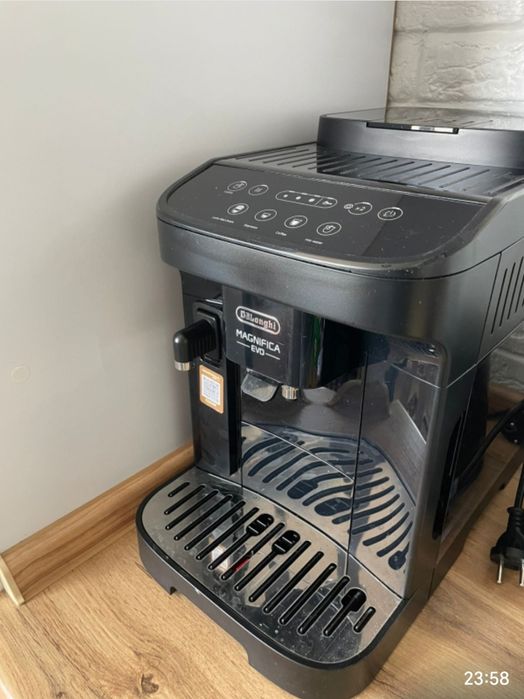 Продам кофе машина Delonghi.