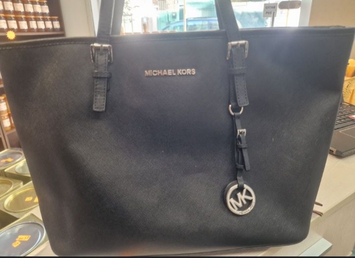 Michael Kors Jet Set Travel дамска чанта.