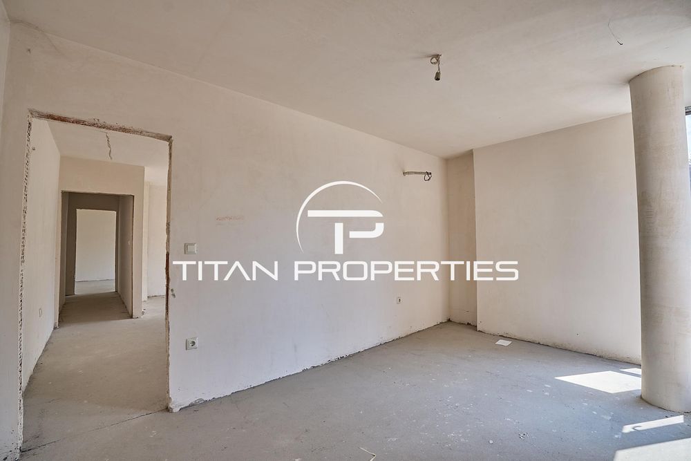 Тристаен апартамент в жк. Христо Смирненски