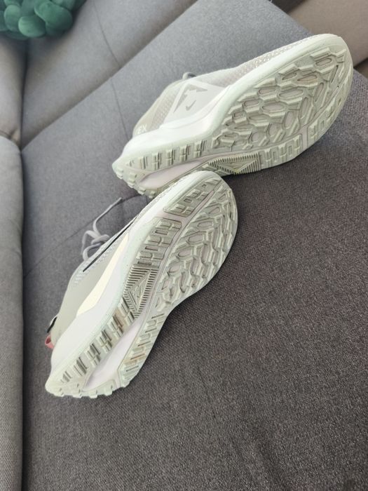 Маратонки NIKE 36,5