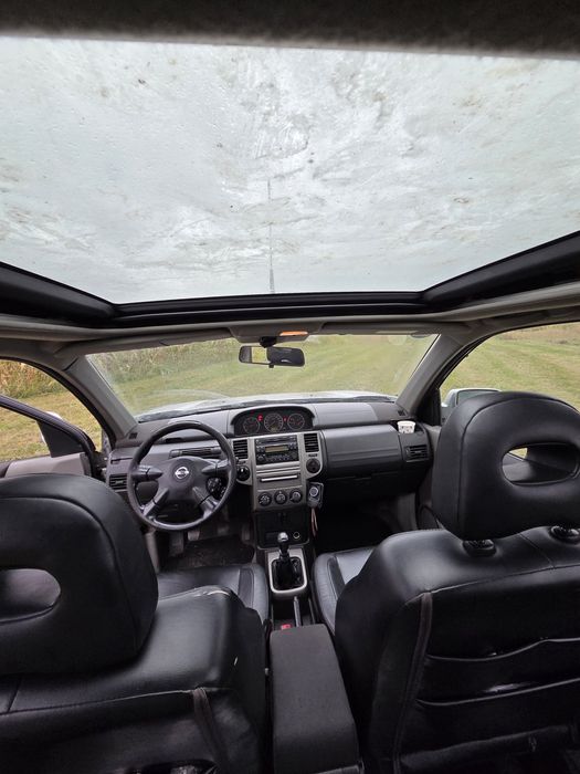 Nissan X-Trail T30 (2005) - 2.2 dCi 136 CP, 4x4 buton, piele, 254.000