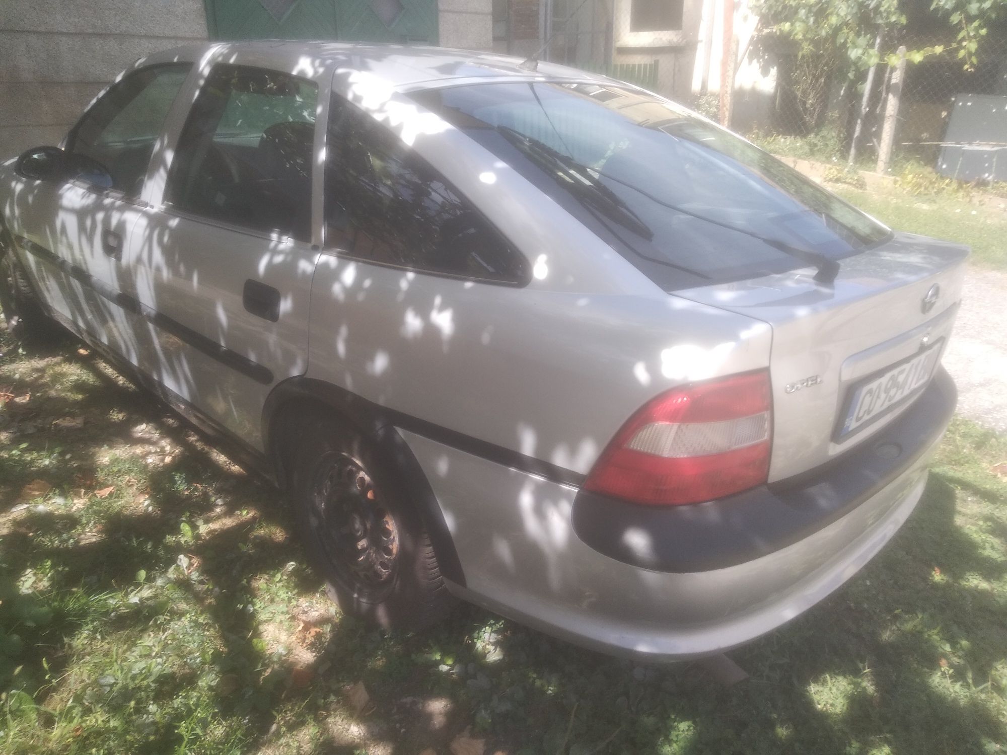 Опел Вектра 1.6 i