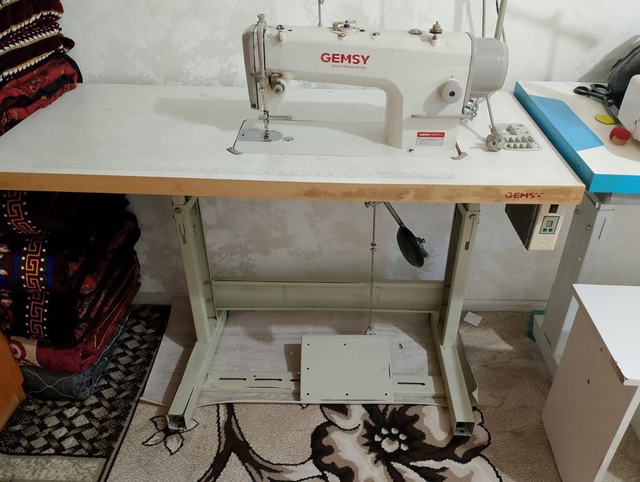 Швеиная машинка  GEMSE