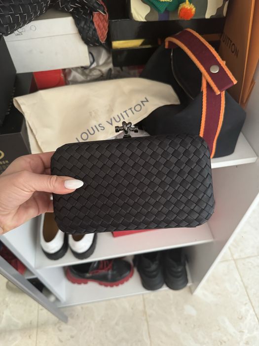 Дамски клъч по модел на Bottega Veneta