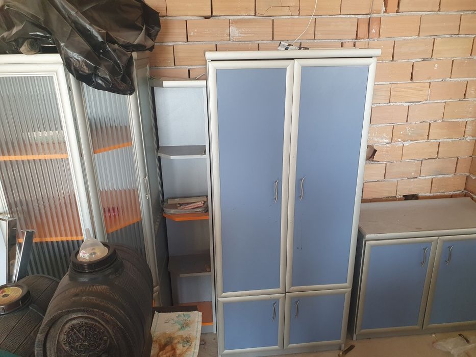 гардероб с витрина и скрин