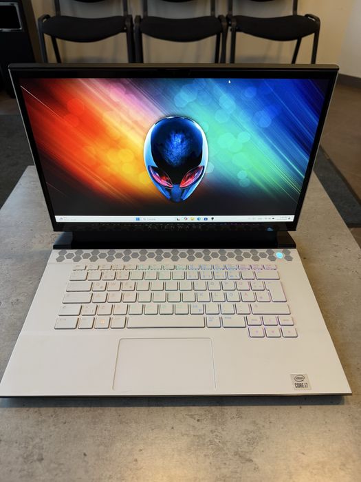 Alienware m15 R4/ i7-10870H/ RTX 3070/ 16GB/ 1TB ssd/ 144hz - White