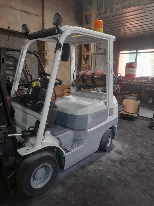 Вилочный погрузчик