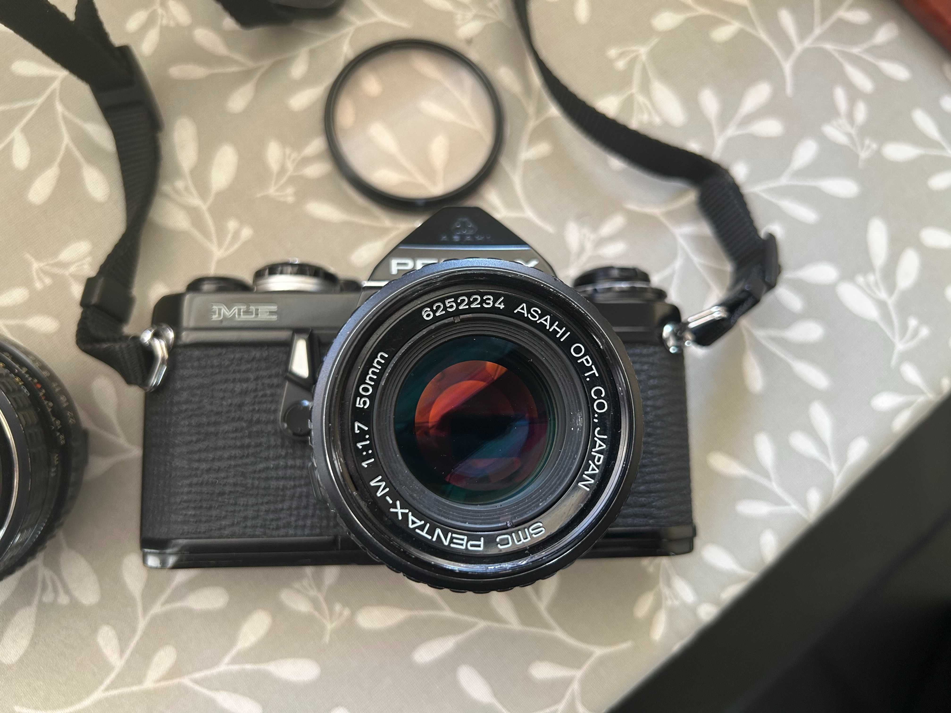 Фотоапарат Pentax me, с два обектива - smc f1,7 и f2
