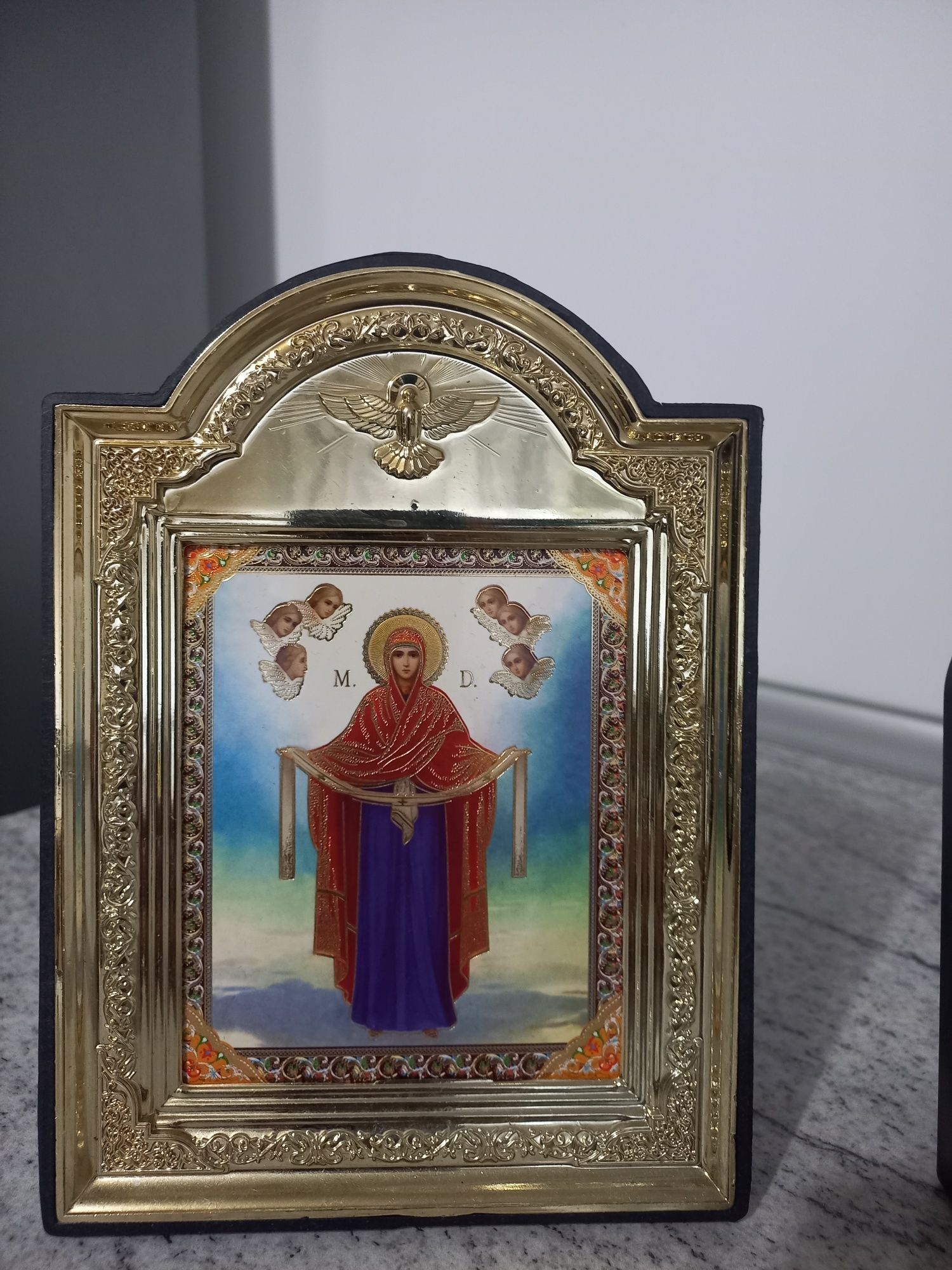 Vand doua icoane cu postament noi fara eticheta