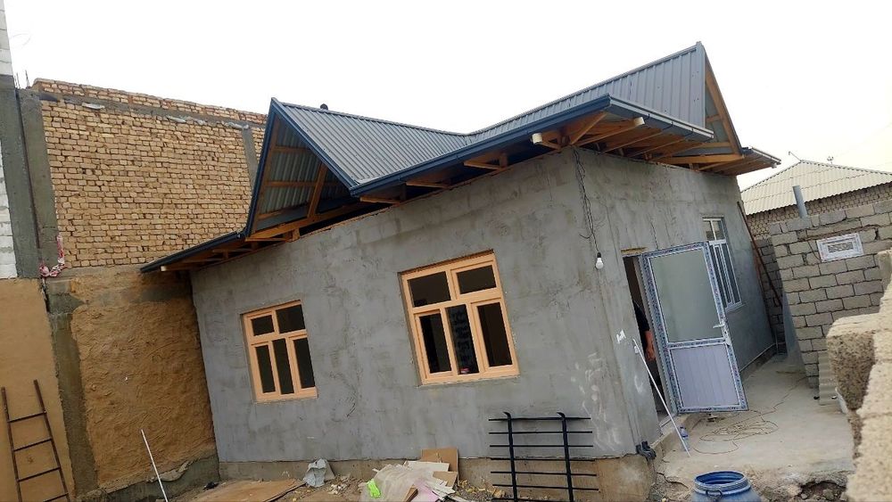 Футситидан 5-км Авангардда 2-сотих 3-хона участка сотилади.