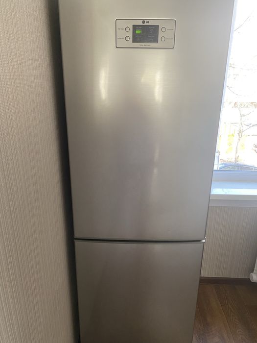 Холодильник LG двух камерный