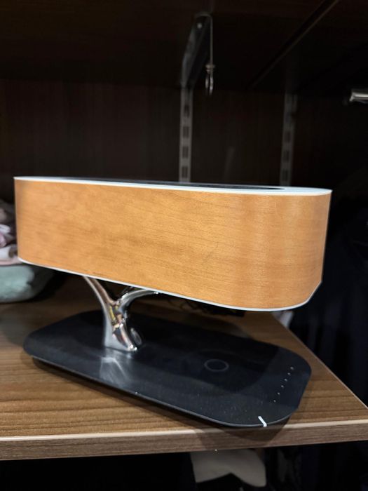 Лампа с безжично зарядно устройство и Bluetooth високоговорител Touch