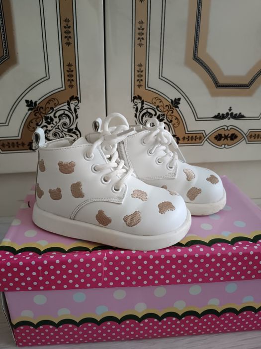 Продам детский осенний ботинку.