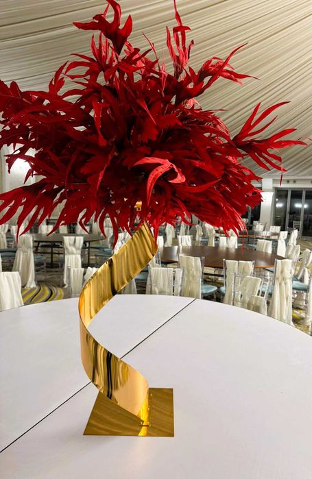 Închiriem aranjamente pentru mesele de la nunta botez sau majorat