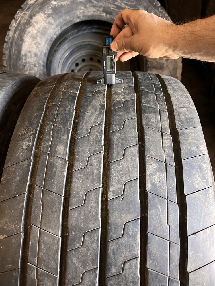 2 anvelope camion 435/50/19.5 , GoodYear !