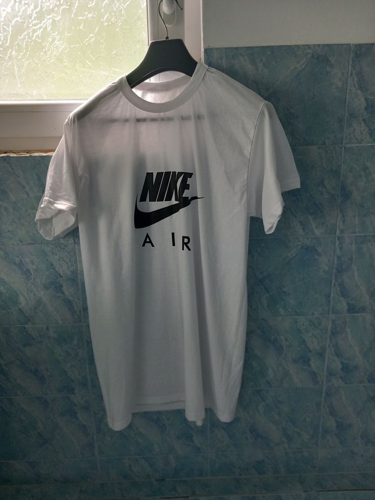 Tricou nike  + șosete nike