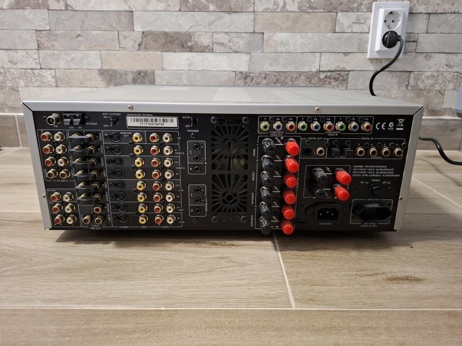 Amplituner  NAD  T 754