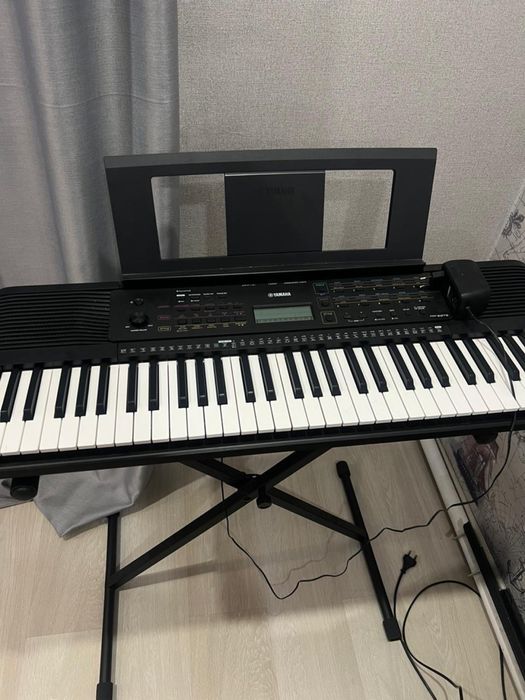 Продам синтезатор