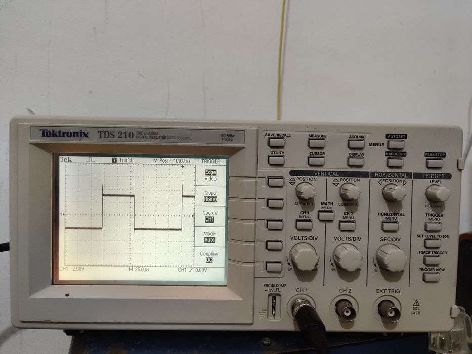 Osciloscop Tektronix TDS 210 cu doua canale