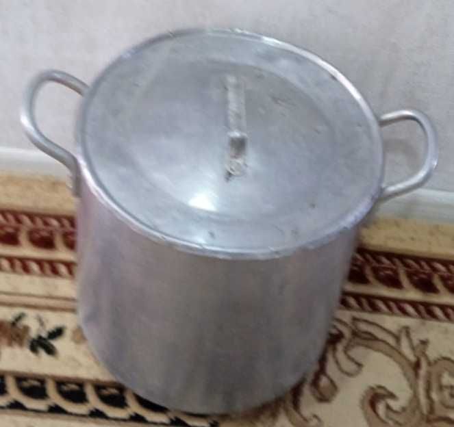 Продам алюминиевую кастрюлю