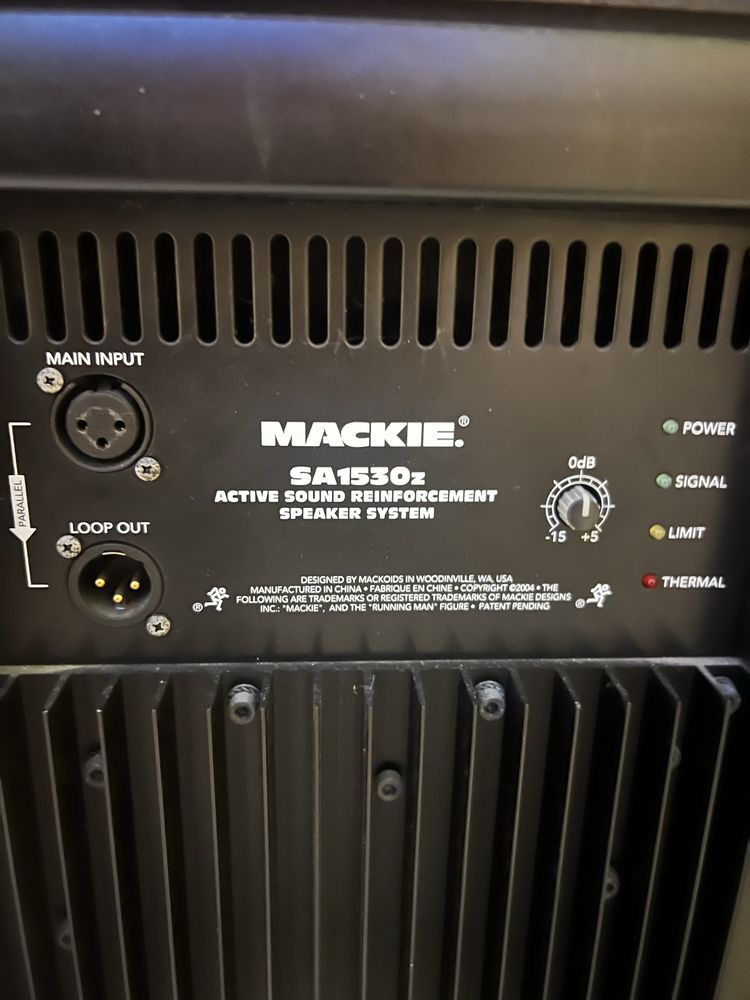 Vand sau schimb cu basii activi 2 boxe activive Mackie SA 1530z