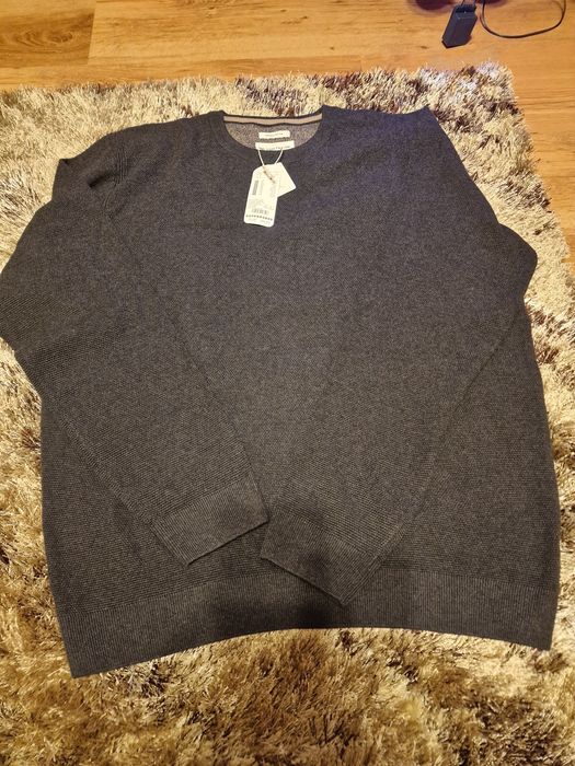 Pluover nou cu eticheta