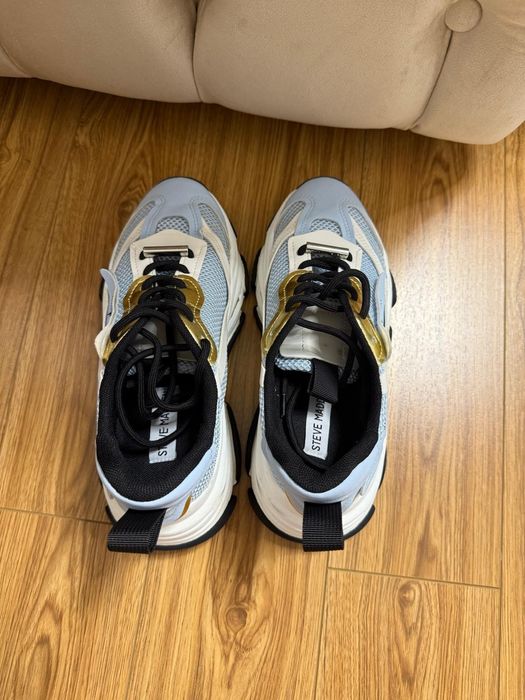 Adidași Steve Madden