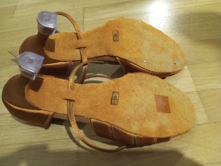 Обувки за латино танци