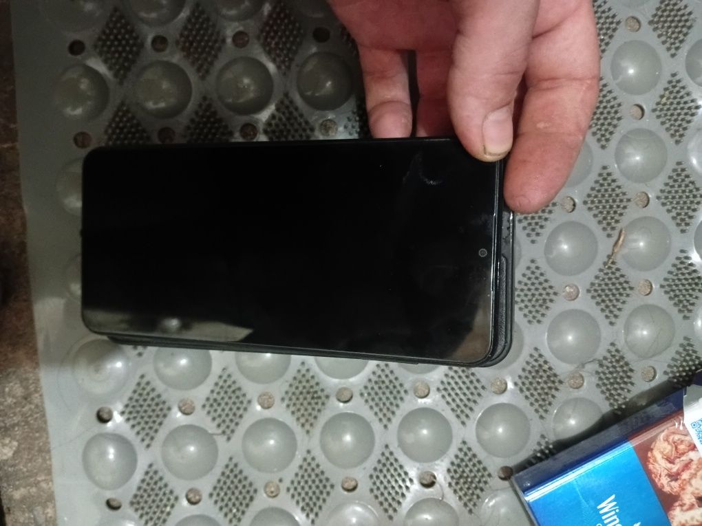 Samsung A04s продам срочно
