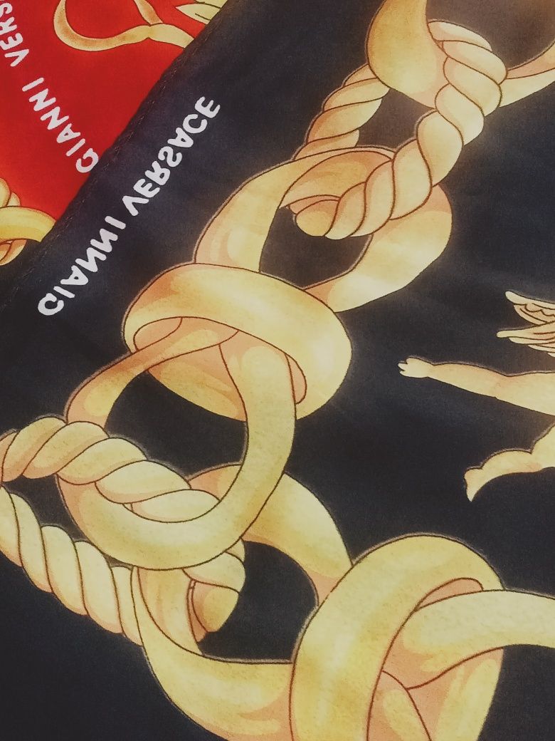 Eșarfă mărime 100cm /100 cm marca Versace