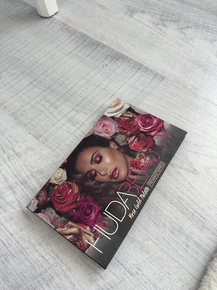 Huda beauty  rose gold