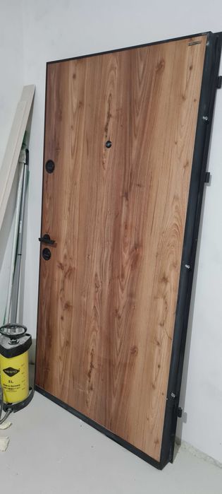 Блиндирана врата