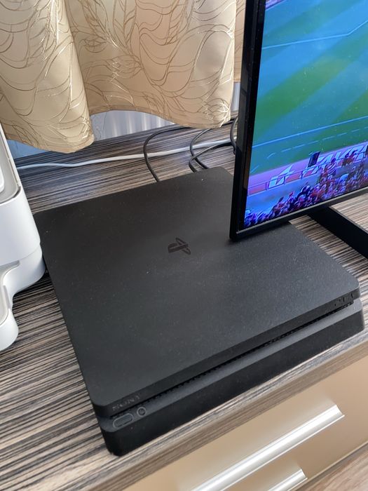 PlayStation 4 + manetă dualshock 4 ( Ploiești/București )