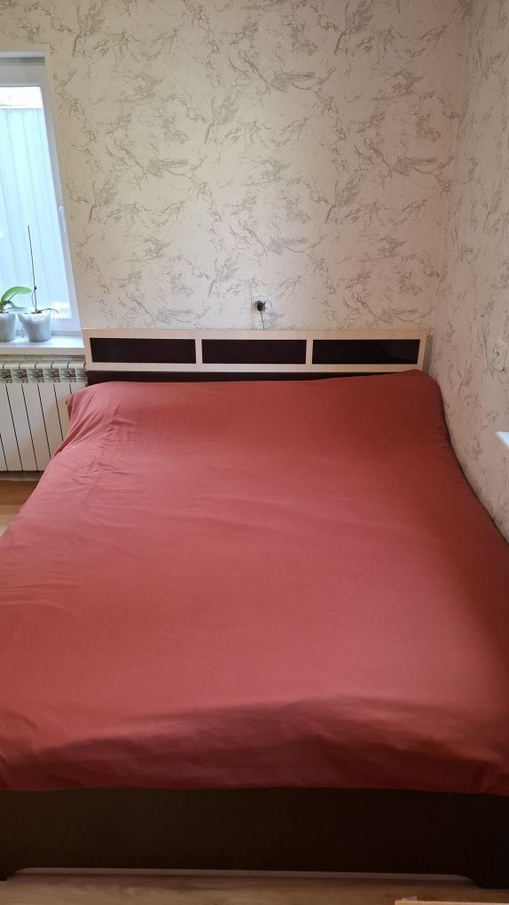 Продам двуспальную кровать