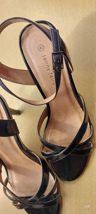 Sandale negre din lac, toc inalt