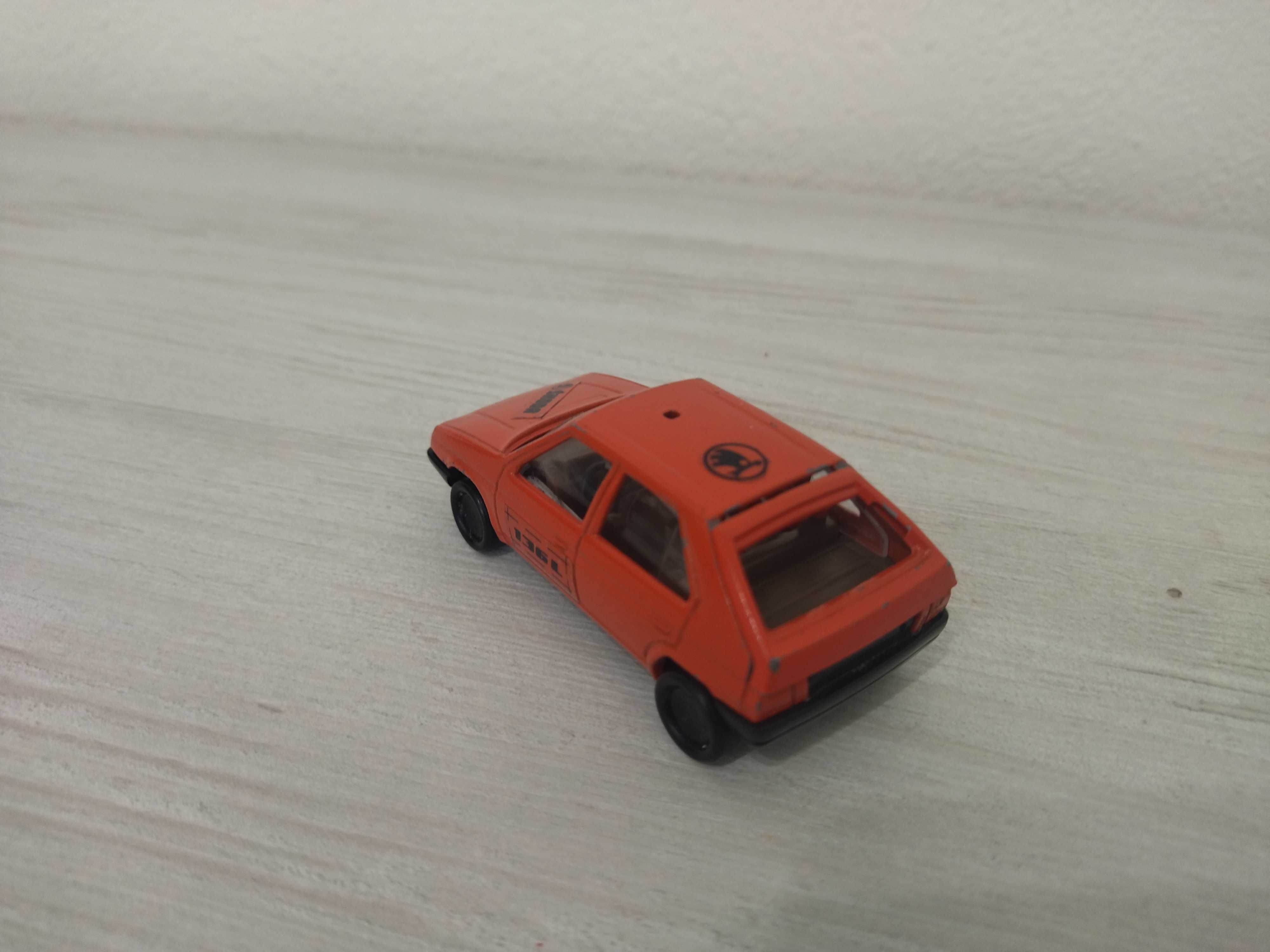 Метални колички Škoda Favorit 136L и BMW M1 !!!