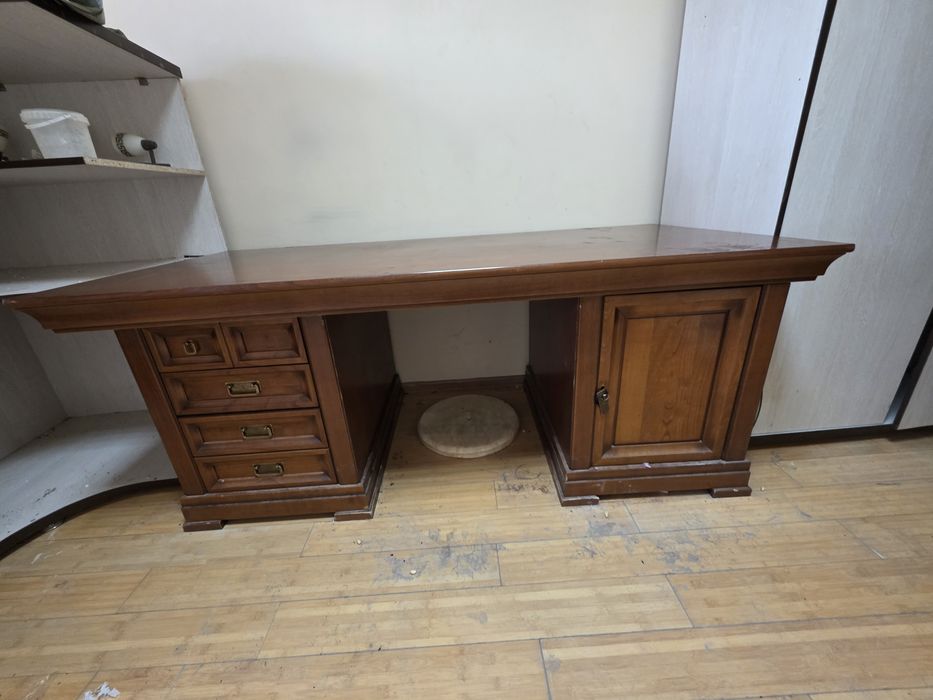 Продам письменный стол в кабинет чистое дерево