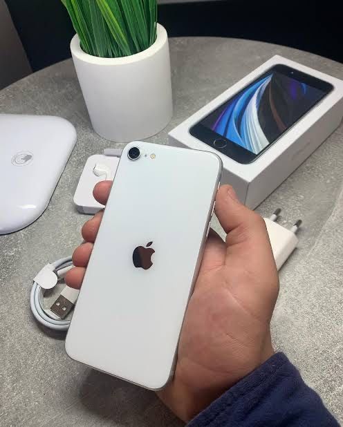 iPhone se 2020 продаётся