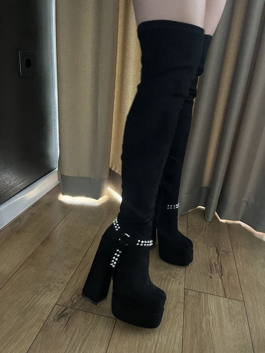 Велурени чизми нови