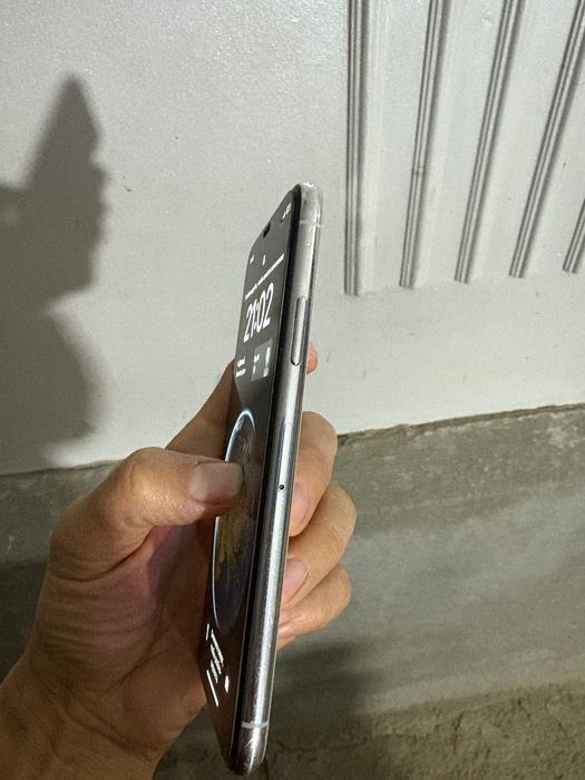 Iphone x sotilad karobka dakument bor ideal