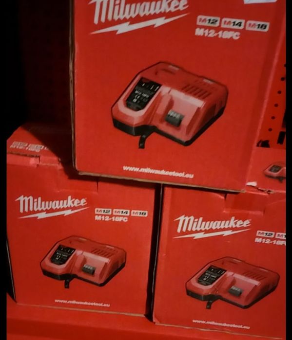 Încărcător rapid Milwaukee M12-M18