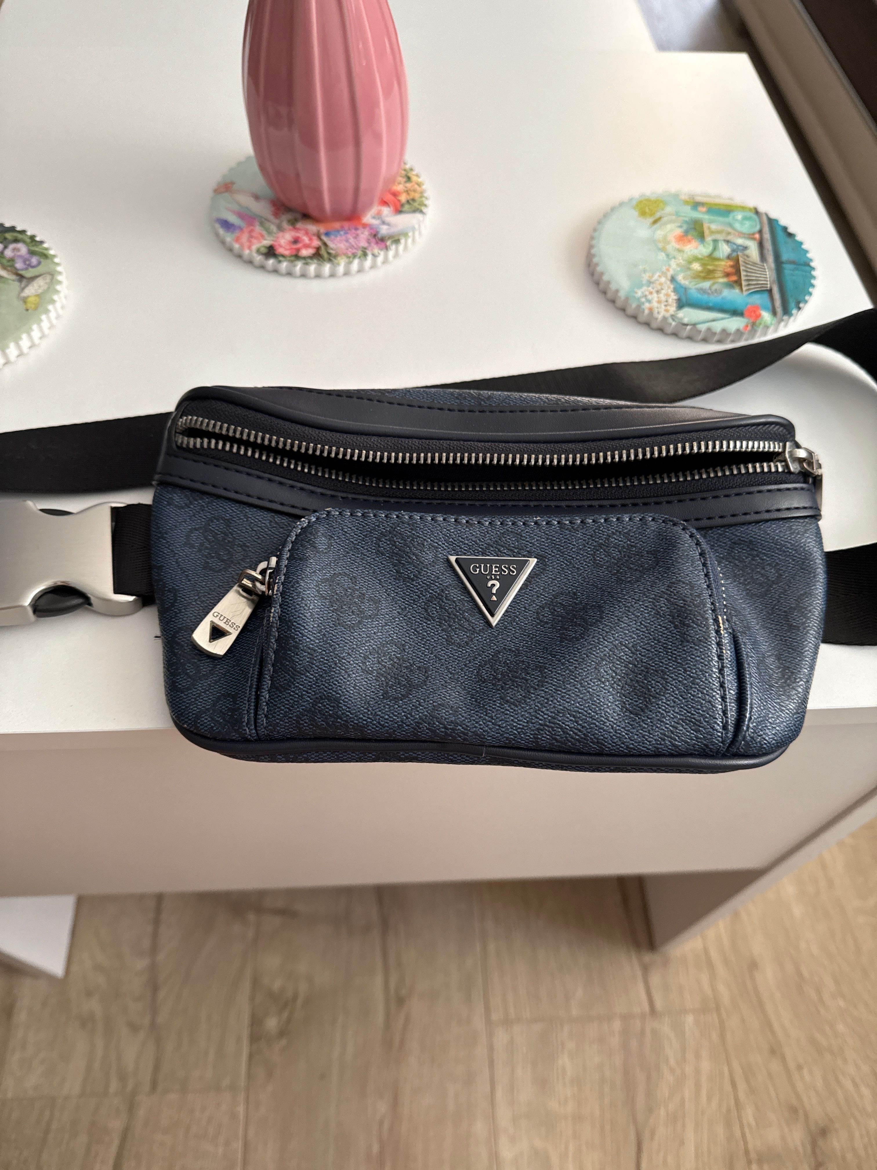 Мъжка чантичка Guess
