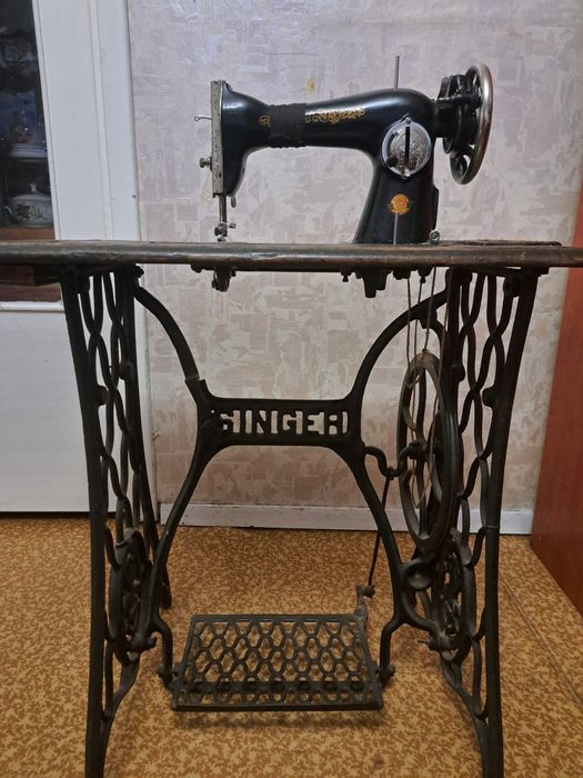 Швейноя ножная машинка