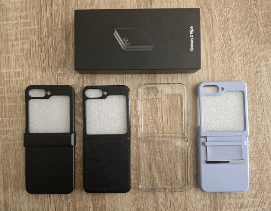 Перфектен Samsung Z Flip 6 256GB Silver Shadow, в гаранция