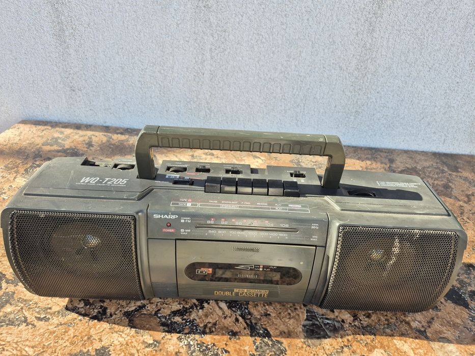 Vând Radio casetofon marca Sharp model WQ-T205H (GY)Functional

- Nu a